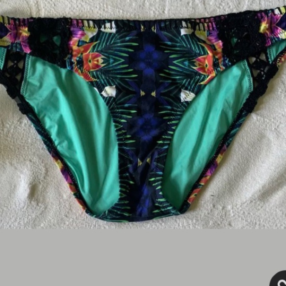 Nanette Lepore Habanera Siren Swim Bottom size L - Picture 8 of 10